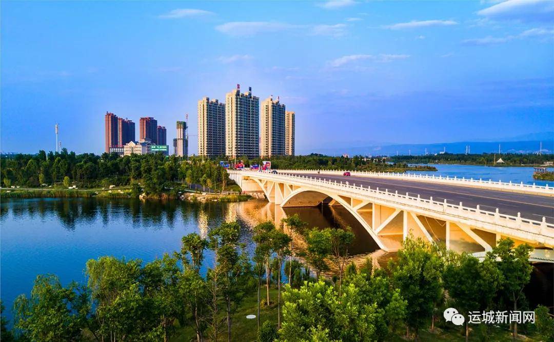 运城暖阳下的友情与家庭温馨